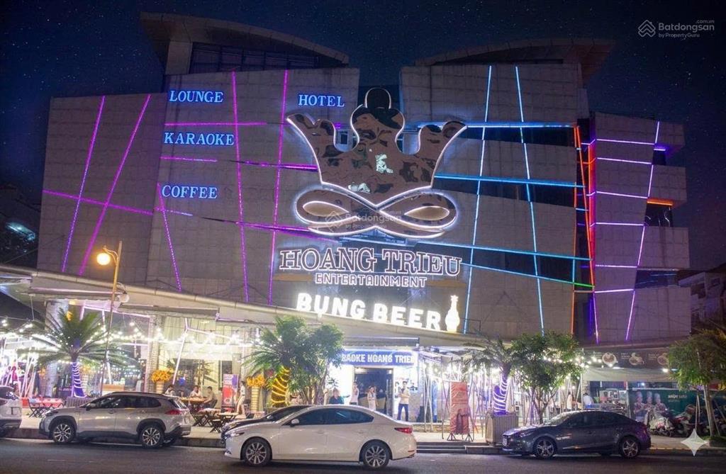 Cho thuê tòa nhà khách sạn karaoke hoàng triều 3 mặt tiền phú mỹ hưng quy mô lớn khai thác ngay