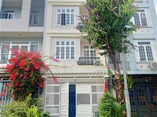Bán nhà mặt tiền đường 5x18m, 1 trệt 2 lầu sân thượng gần phú mỹ hưng, quận 7