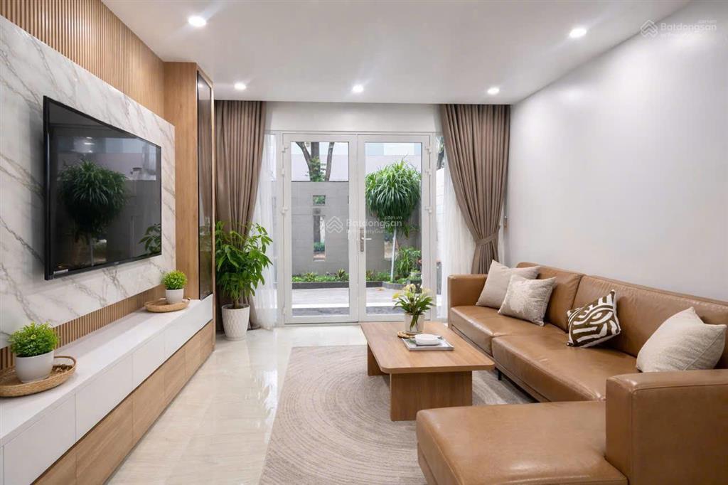 Bán nhà mặt tiền đường 5x18m, 1 trệt 2 lầu sân thượng gần phú mỹ hưng, quận 7