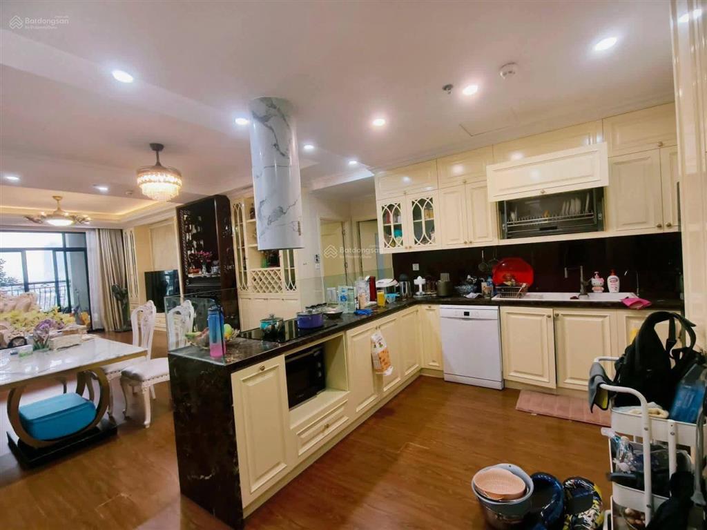 Cần bán căn hộ chung royal city nguyễn trãi, chung cư thượng lưu 3 ngủ tầng trung, 140tr/m2 sđcc
