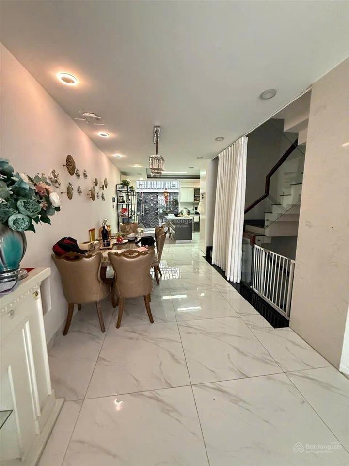 Một siêu phẩm nhà đẹp mua về là chỉ ở dt 5x22, 1 hầm 4 lầu có thang máy, giá 13.8 tỷ. 0903 870 ***