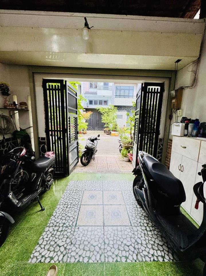 Mặt tiền đỗ bí khu họ lê 4 tầng 76m2 10 tỷ tl