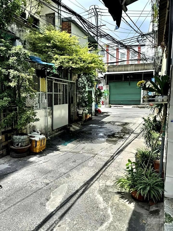 Bán gấp hẻm xe hơi nhà đẹp lũy bán bích 50m2 2 tầng vuông vức 5 tỷ