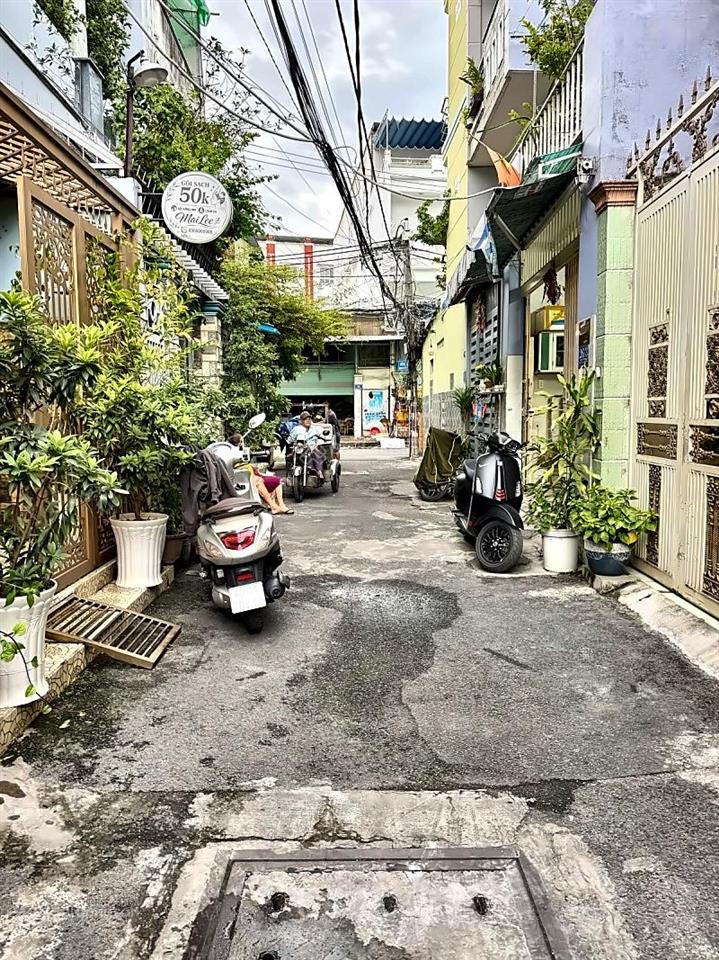 Bán gấp hẻm xe hơi nhà đẹp lũy bán bích 50m2 2 tầng vuông vức 5 tỷ