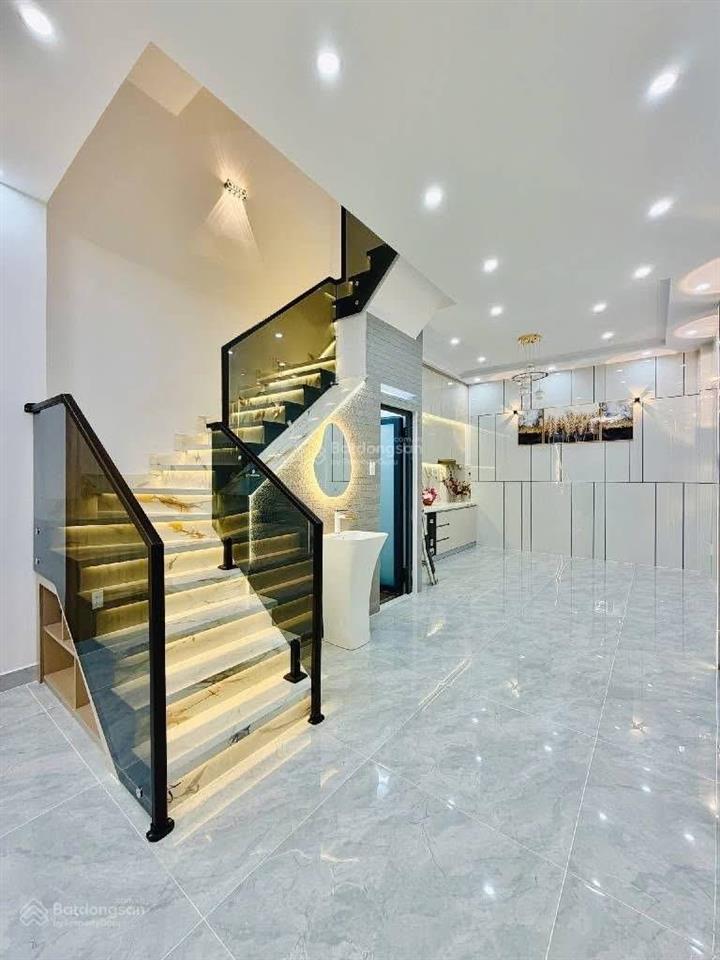 Chủ nhà đi định cư mỹ cần bán gấp nhà ngay đường nguyễn văn linh  quận 7