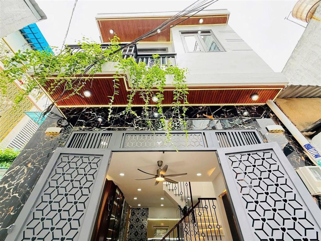 Dừng lại ngay ở đây có nhà mặt tiền nguyễn kiệm chỉ vài phút là tới trung tâm quận 1