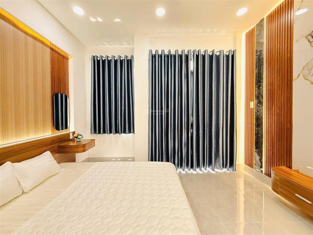 Dừng lại ngay ở đây có nhà mặt tiền nguyễn kiệm chỉ vài phút là tới trung tâm quận 1