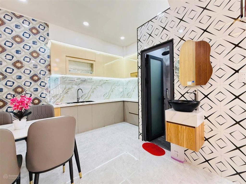 Dừng lại ngay ở đây có nhà mặt tiền nguyễn kiệm chỉ vài phút là tới trung tâm quận 1