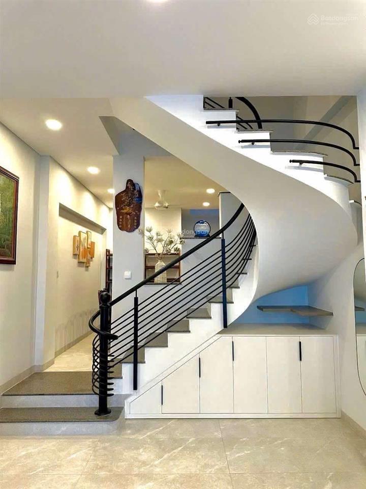 Nhà trần văn đang, quận 3 chỉ 3' di chuyển về trung tâm q1