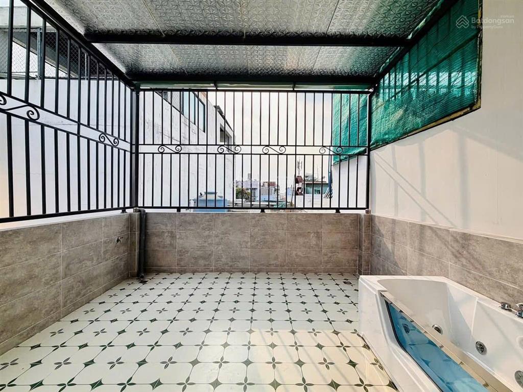 Nhà ngay vòng xoay lê đại hành đường đội cung, q11