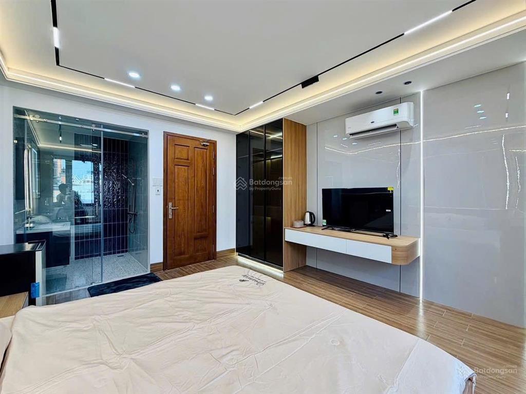 Nhà ngay vòng xoay lê đại hành đường đội cung, q11