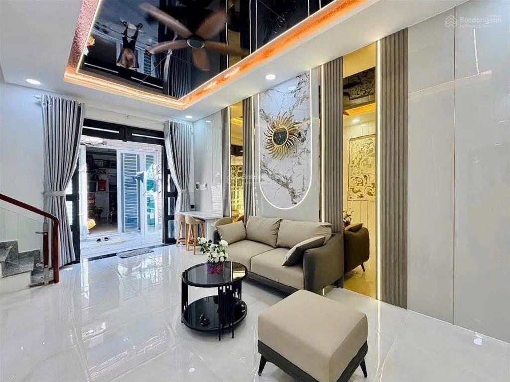 Nhà phạm phú thứ gần chợ tân bình