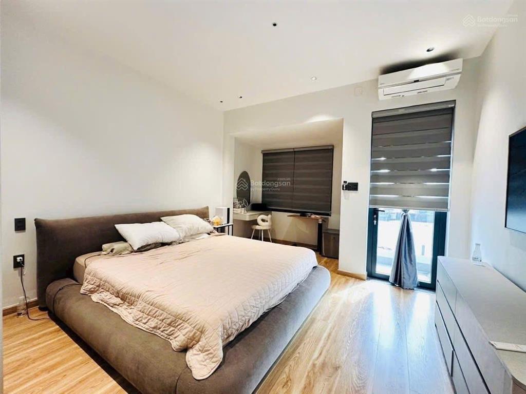 Gần ngay trung tâm q1 nhà đẹp trên đường hai bà trưng