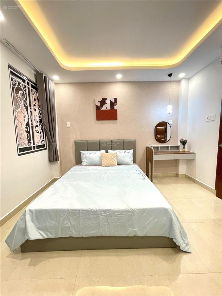 Nhà cách mạng tháng 8, q3 gần chợ hoà hưng