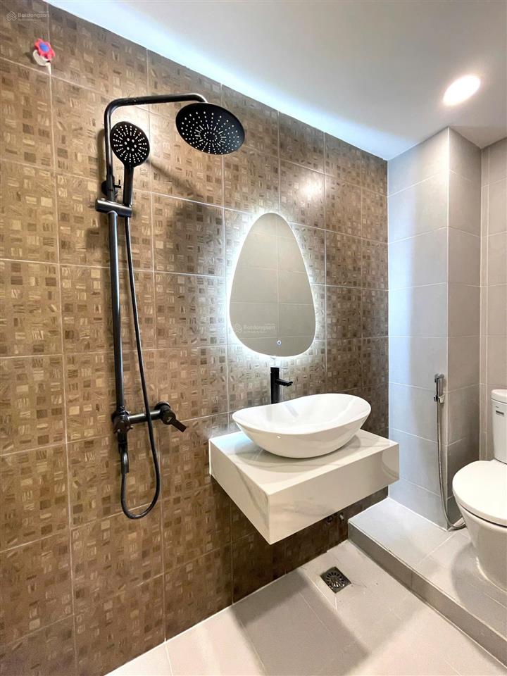 Nhà cách mạng tháng 8, q3 gần chợ hoà hưng