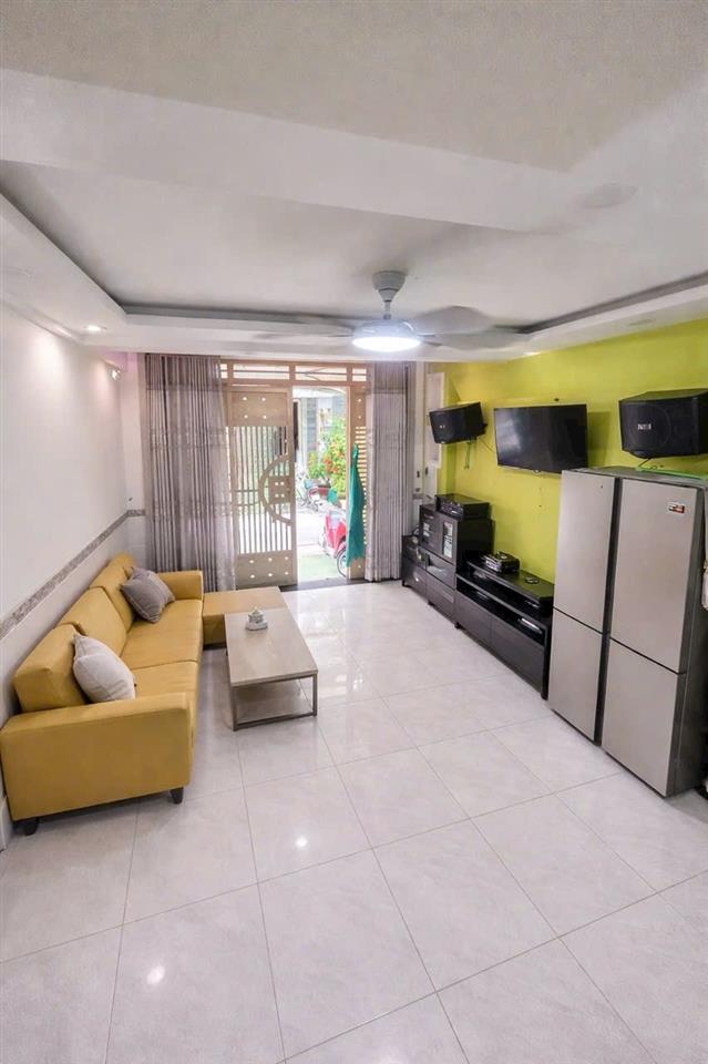 Bán nhà  dt 56m2  gần vòng xoay phú lâm