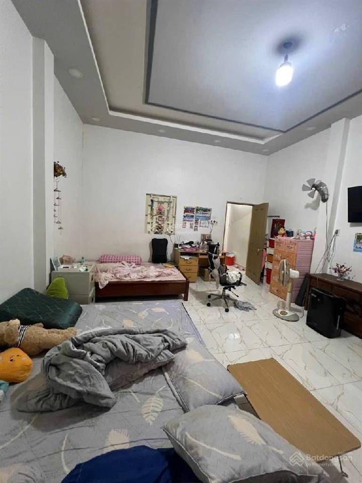 Bán nhà  dt 56m2  gần vòng xoay phú lâm