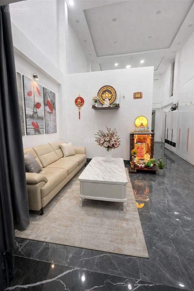 Bán nhà  sát mặttiền  hẻm xe hơi quay đầu  dt 82m2  8 tỷ xíu