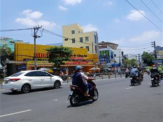 Bán nhà  sát mặttiền  hẻm xe hơi quay đầu  dt 82m2  8 tỷ xíu