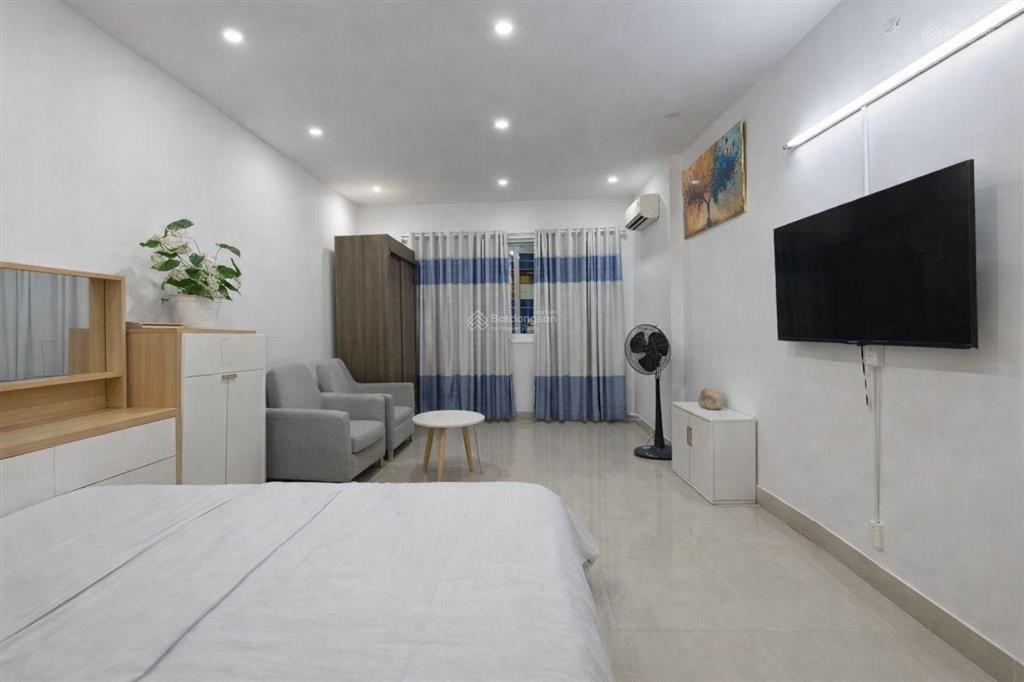 Bán nhà q11  3 tầng  sát mặt 3 tháng 2  7 tỷ xíu