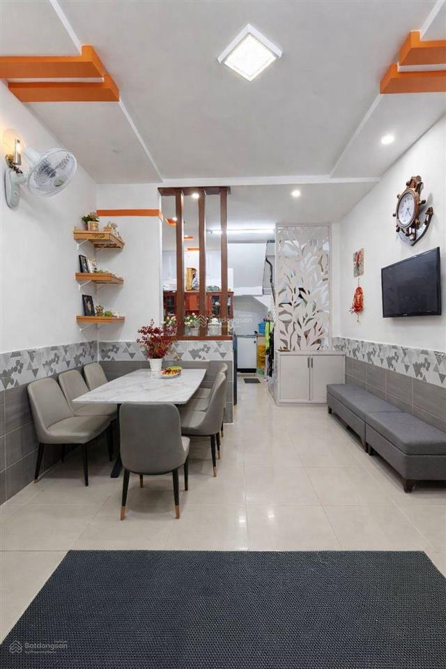 Bán nhà q11  3 tầng  sát mặt 3 tháng 2  7 tỷ xíu