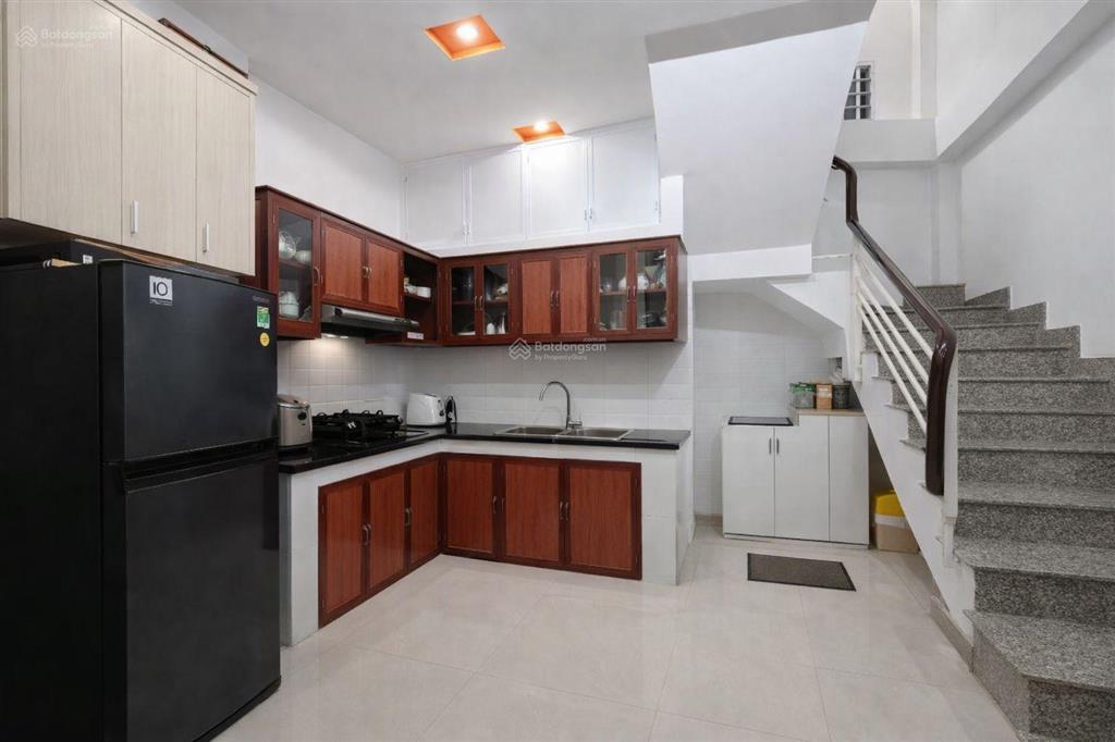 Bán nhà q11  3 tầng  sát mặt 3 tháng 2  7 tỷ xíu