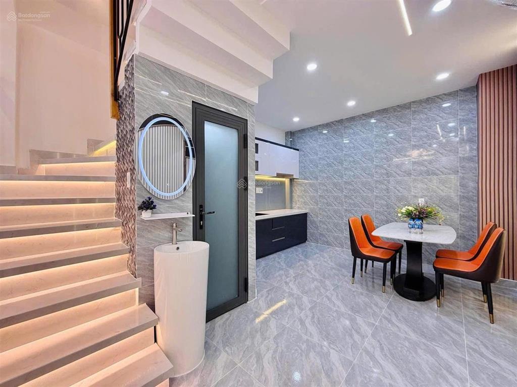Chủ nhà kẹt tiền cần bán gấp căn nhà lê văn sỹ p12 q3