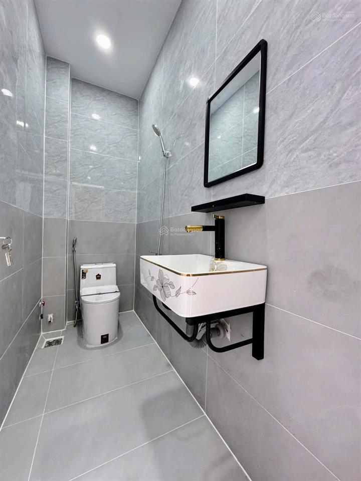 Cô tư kẹt tiền cần bán gấp căn nhà lý thường kiệt p6 q10, hẻm xe hơi dt 60m2 giá 2 tỷ 650