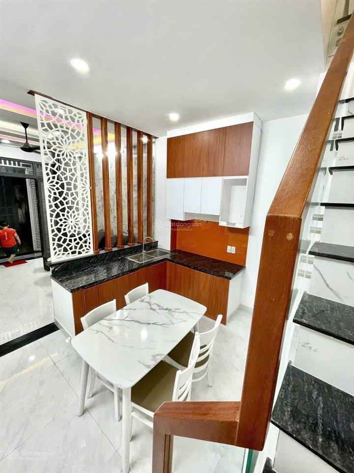 Kẹt tiền nên cần bán gấp nhà hẻm 5m đường nguyên hồng p.11 bình thạnh ( 70m2 ) 2 tỷ 090
