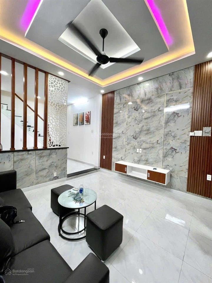 Kẹt tiền nên cần bán gấp nhà hẻm 5m đường nguyên hồng p.11 bình thạnh ( 70m2 ) 2 tỷ 090