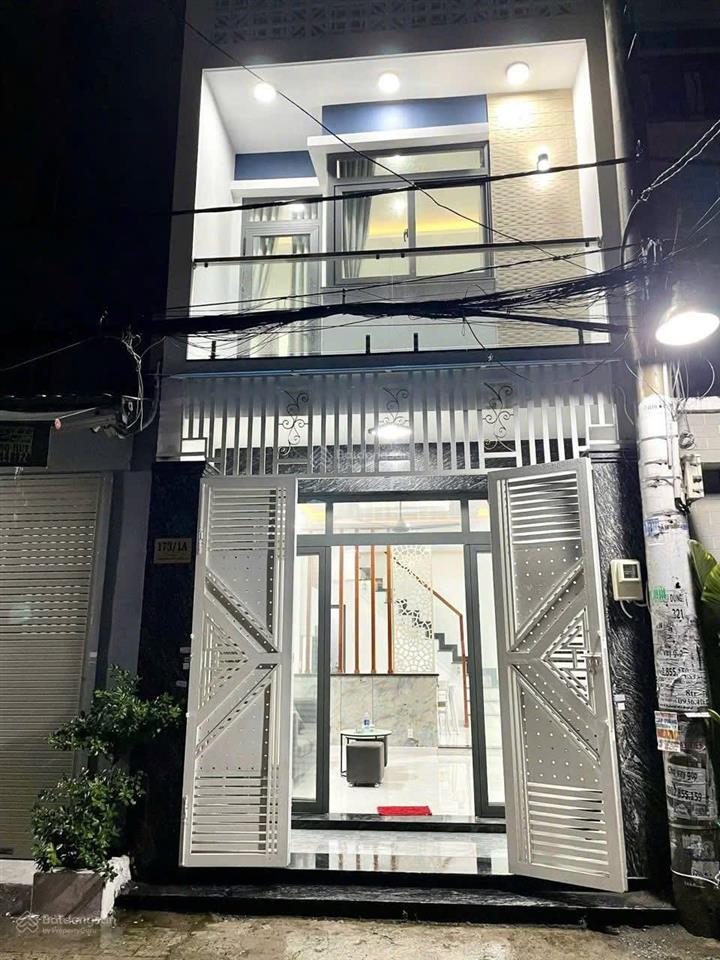 Kẹt tiền nên cần bán gấp nhà hẻm 5m đường nguyên hồng p.11 bình thạnh ( 70m2 ) 2 tỷ 090
