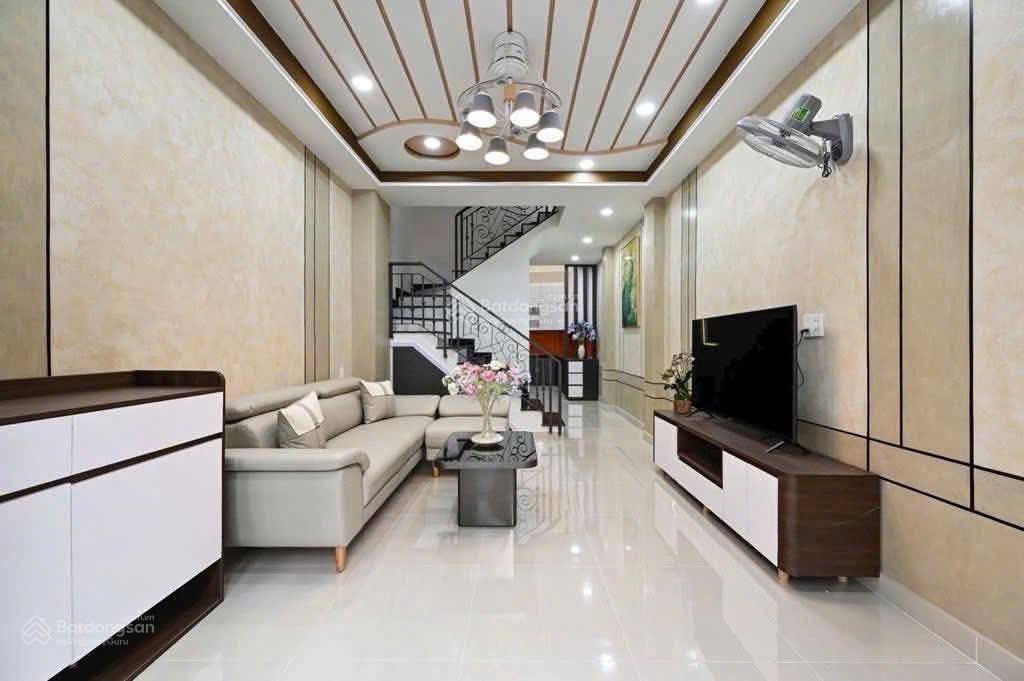 Trong tầm giá 2 tỷ ở nguyễn tri phương quận 10 hiếm có căn nào đầy đủ tiện ích full nội thất