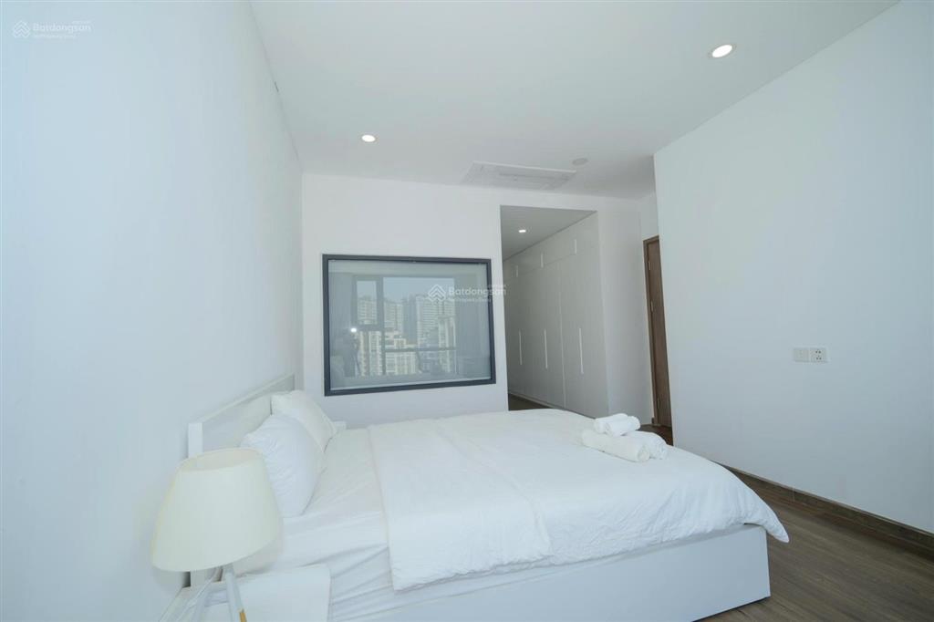 Bán căn golden mansion 7,8 tỷ, 86m2, 2pn, 2wc đầy đủ tiện nghi tầng trung view hồ bơi tháp gm1