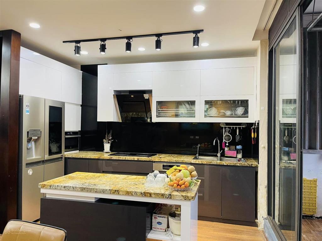 Bán chung cư licogi 13 số 164 khuất duy tiến căn góc 120m2, 3 ngủ, 2 vs gía tốt