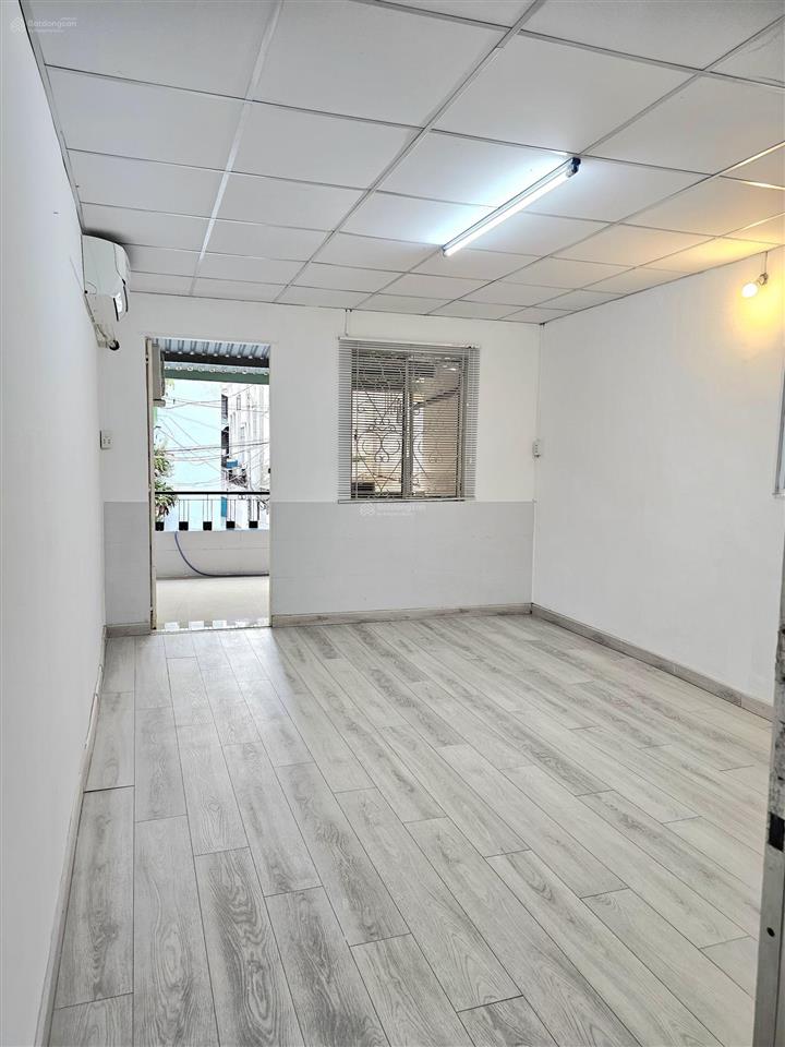 Nhà 50m2  hẻm thẳng một sẹc cách đường hvb 20m vuông nở hậu có sân rộng 4m đậu 4 xe