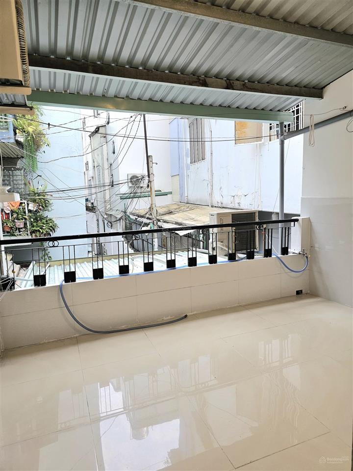 Nhà 50m2  hẻm thẳng một sẹc cách đường hvb 20m vuông nở hậu có sân rộng 4m đậu 4 xe