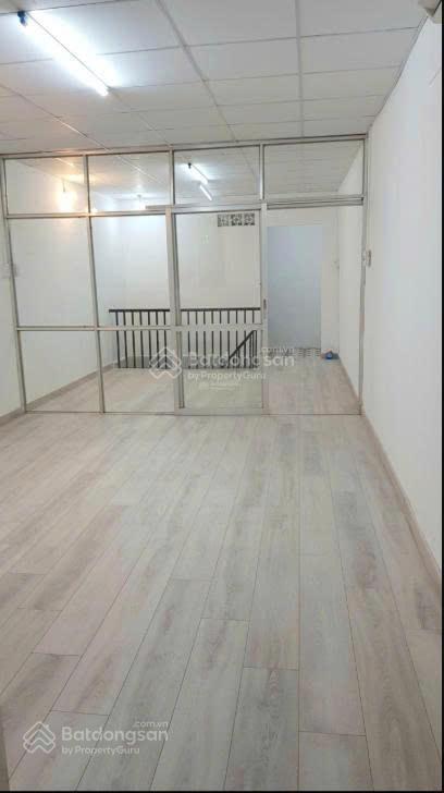 Nhà 50m2  hẻm thẳng một sẹc cách đường hvb 20m vuông nở hậu có sân rộng 4m đậu 4 xe
