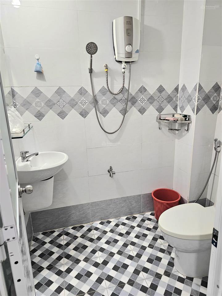 Nhà 50m2  hẻm thẳng một sẹc cách đường hvb 20m vuông nở hậu có sân rộng 4m đậu 4 xe