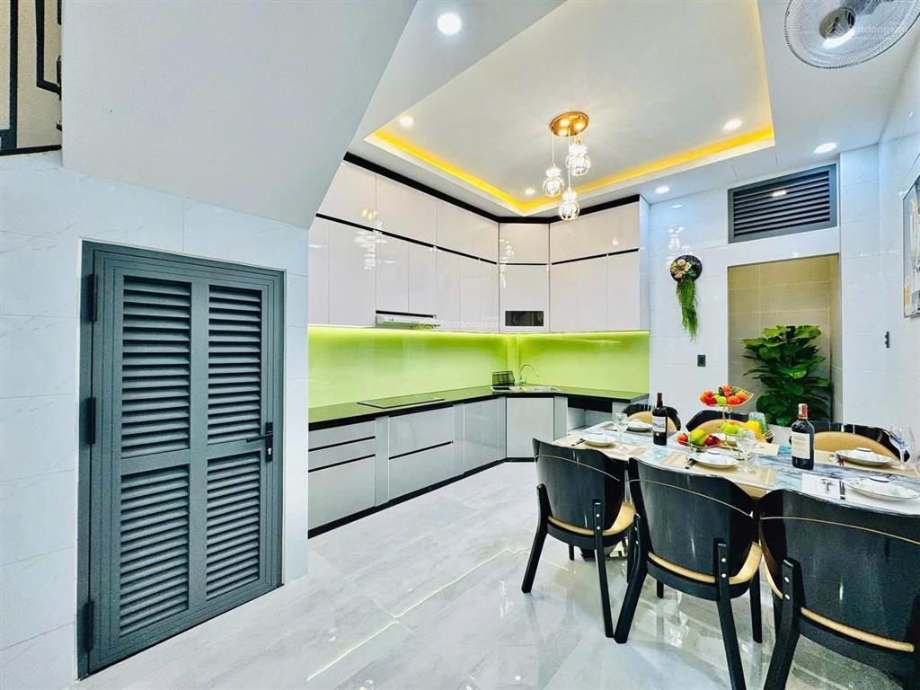 Siêu phẩm shr lê văn sỹ q3  nhà đẹp mới sơn sửa  bao sang tên công chứng giá chỉ 3ty4