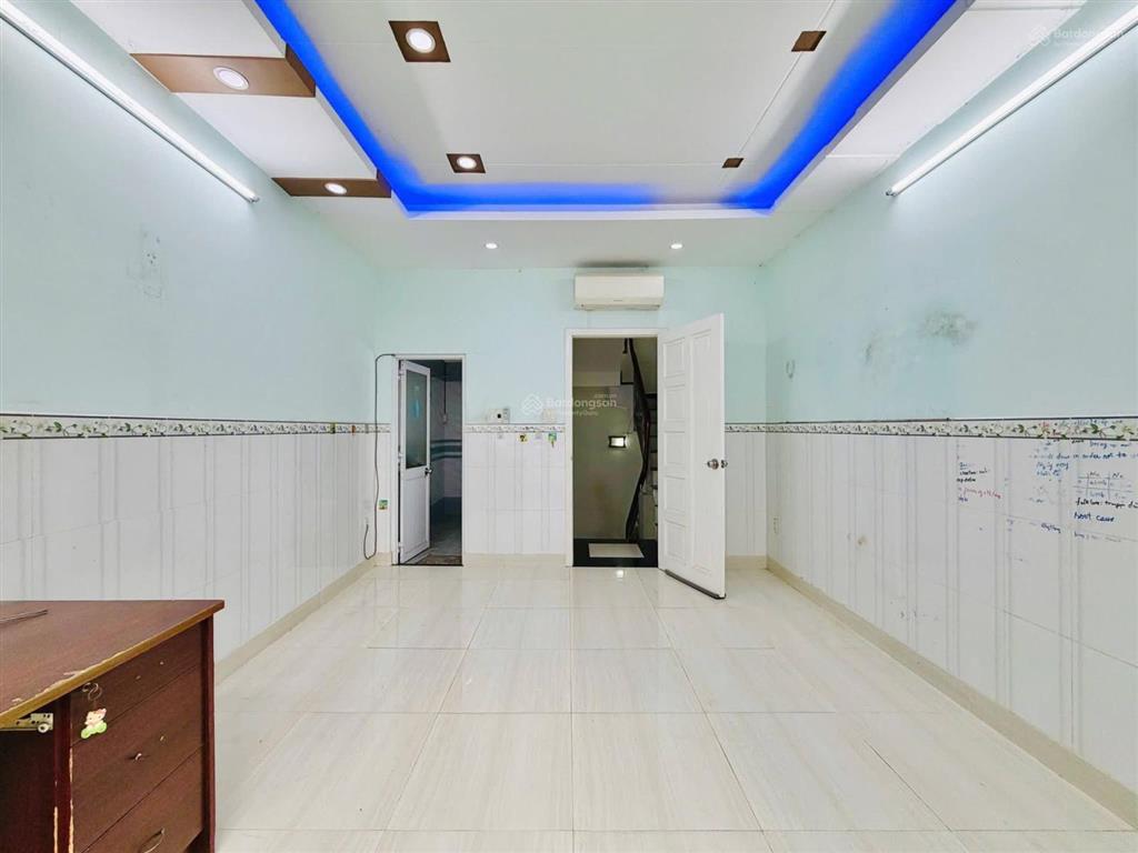 Hàng hiếm tại q4 nhà đoàn văn bơ 65m2  shr  mới sơn sửa  boa phí sang tên chỉ với giá 3ty4