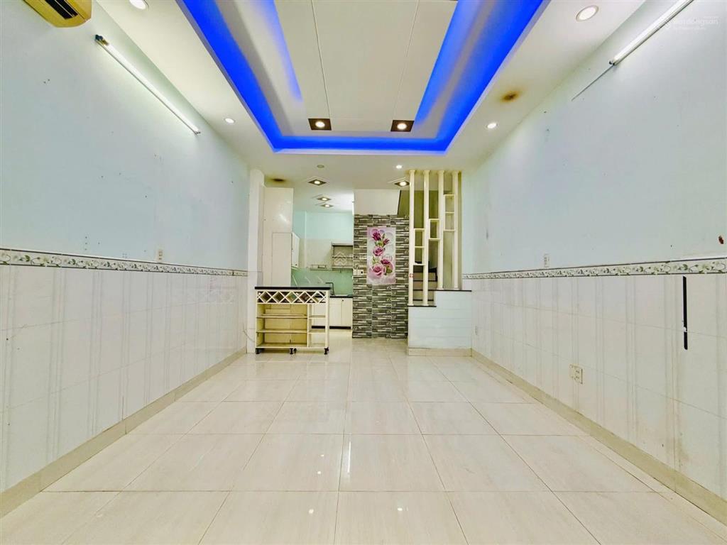 Hàng hiếm tại q4 nhà đoàn văn bơ 65m2  shr  mới sơn sửa  boa phí sang tên chỉ với giá 3ty4