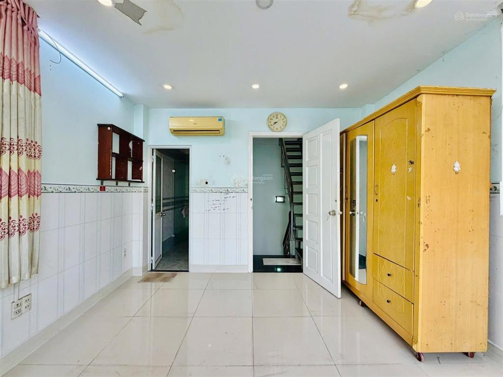Hàng hiếm tại q4 nhà đoàn văn bơ 65m2  shr  mới sơn sửa  boa phí sang tên chỉ với giá 3ty4