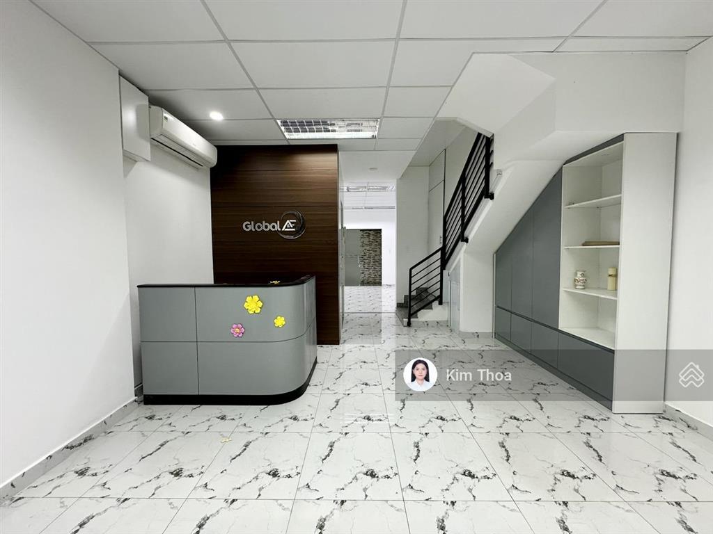 Tầng trệt 5x20m (60m2), ngăn 2 phòng, có t.máy, máy lạnh hầm xe, sẵn vào ngay ở vạn phúc. giá 13 tr
