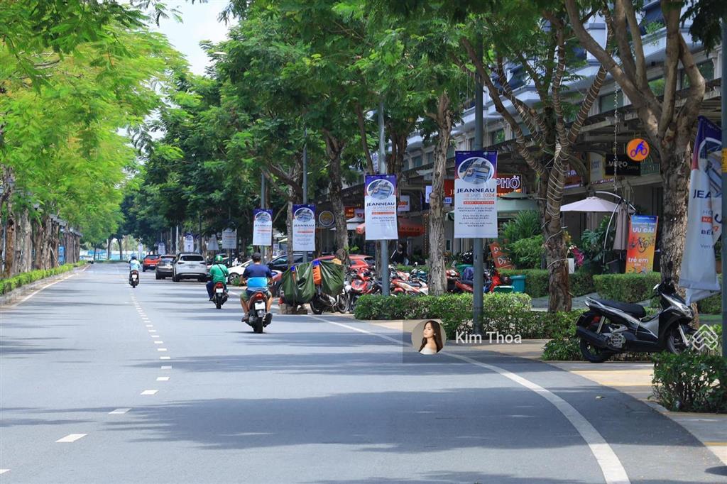 Văn phòng 65m2 ở vạn phúc, xuất được vat, pccc, hầm xe có bảo vệ, có thang máy máy lạnh. giá 13 tr