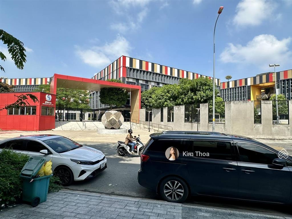 Căn hộ studio 15m2 ở vạn phúc có cửa sổ, sẵn nội thất, t.máy hầm xe, sẵn vào ngay. giá rẻ 5,4 triệu