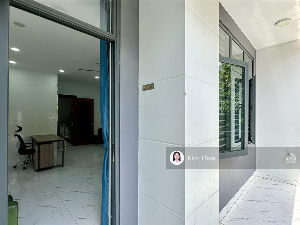Văn phòng vạn phúc 25m2 có ban công, sẵn nội thất, có t. máy máy lạnh, hầm xe, wc riêng. giá 7,5 tr