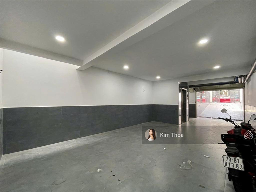 Văn phòng vạn phúc 25m2 có ban công, sẵn nội thất, có t. máy máy lạnh, hầm xe, wc riêng. giá 7,5 tr
