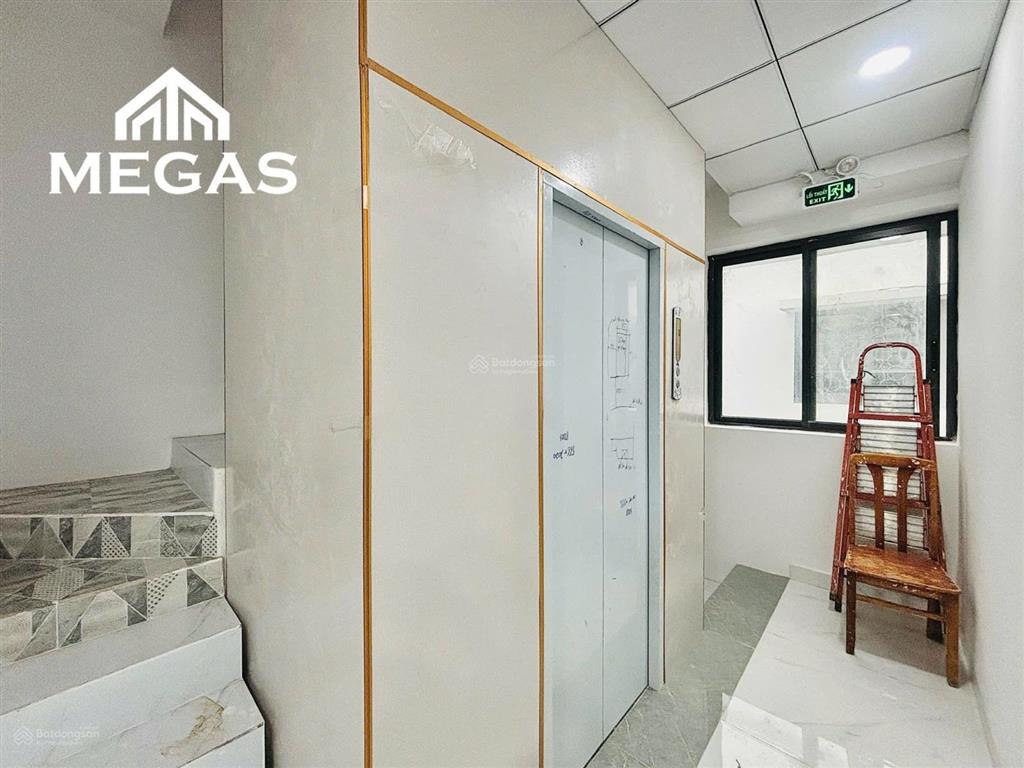 Căn hộ 1pn1wc 30m2, tách bếp có ban công, sẵn nội thất, thang máy, hầm xe tại vạn phúc. giá 7 tr
