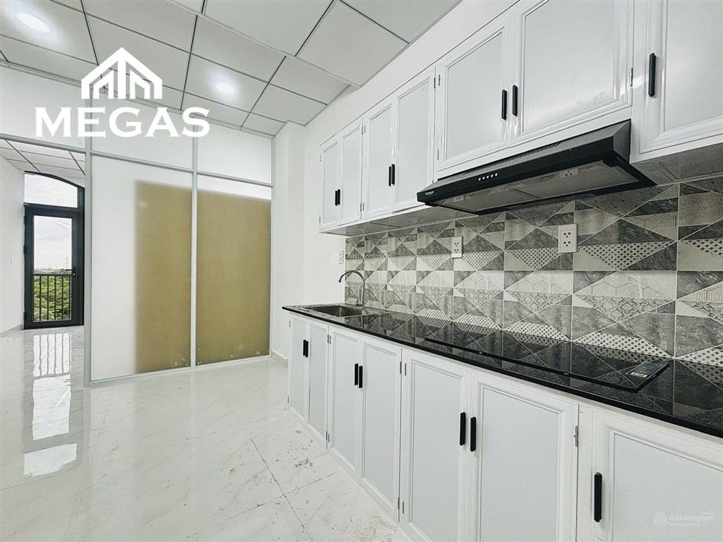 Căn hộ 1pn1wc 30m2, tách bếp có ban công, sẵn nội thất, thang máy, hầm xe tại vạn phúc. giá 7 tr