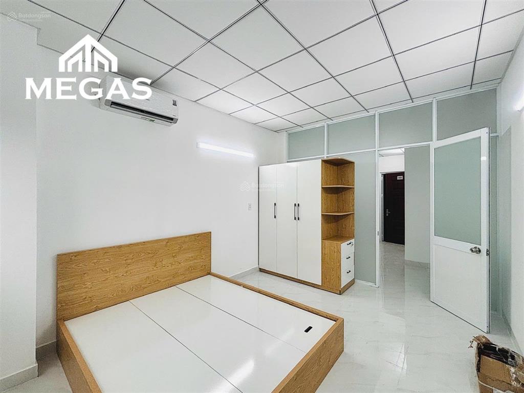 Căn hộ 1pn1wc 30m2, tách bếp có ban công, sẵn nội thất, thang máy, hầm xe tại vạn phúc. giá 7 tr